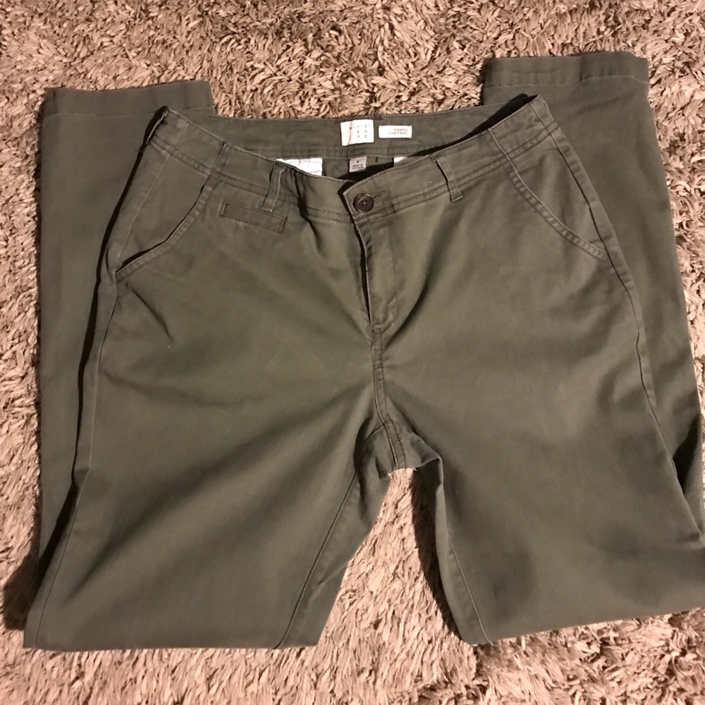 Women’s olive straight legged cargos